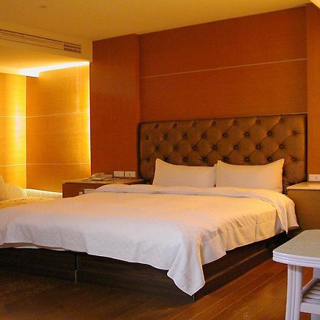 Zaw Jung Business Hotel Taichung Extérieur photo