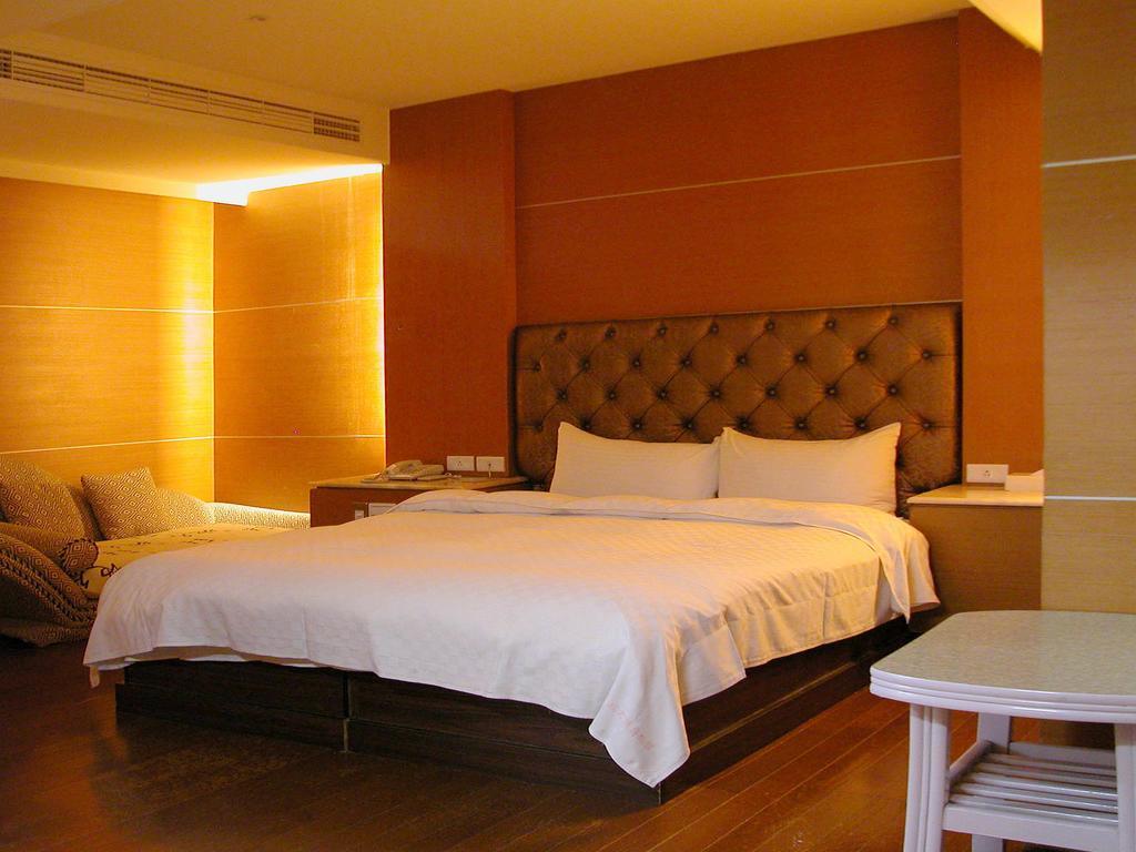 Zaw Jung Business Hotel Taichung Extérieur photo