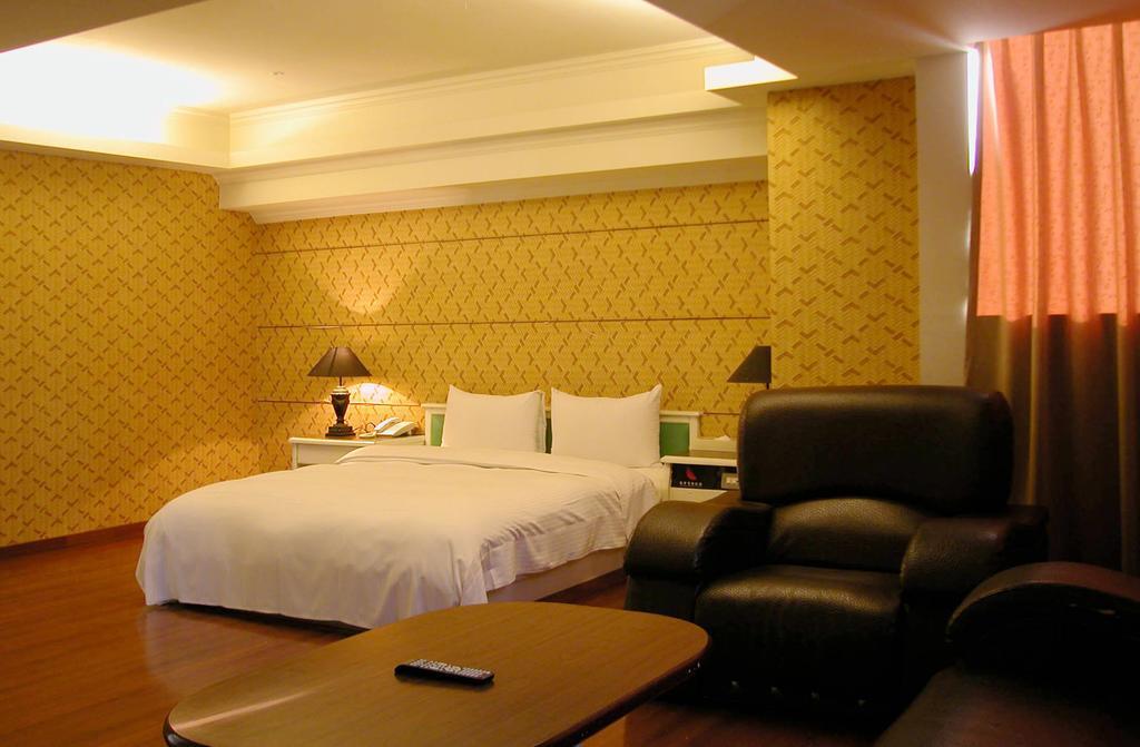 Zaw Jung Business Hotel Taichung Extérieur photo