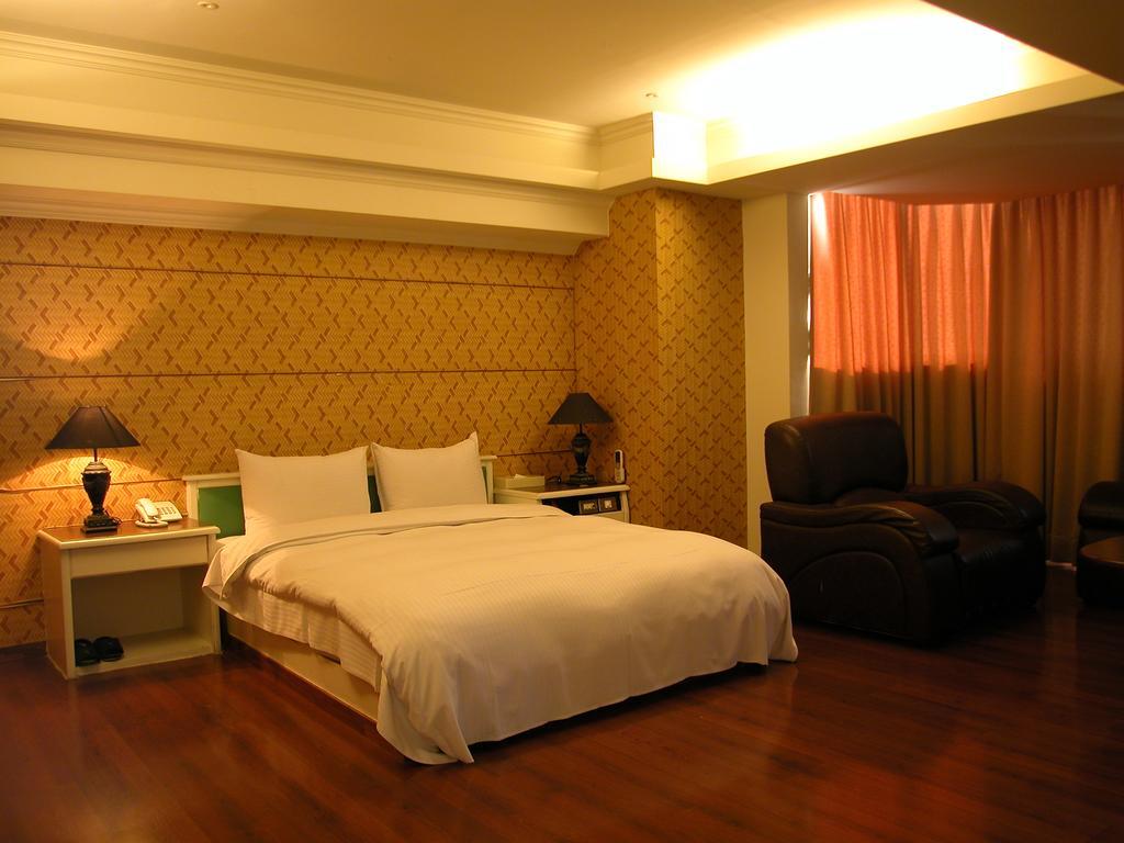 Zaw Jung Business Hotel Taichung Extérieur photo
